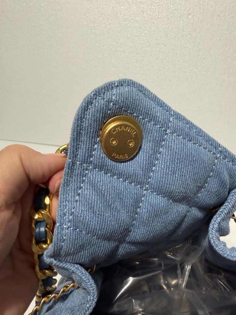 Blue Quilted Denim Chain Shoulder Bag Gold Tone Drawstring Tote - Picture 3 of 7